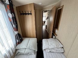 Statichomesleeps6-lakeview-petsok-balcony-parking