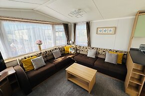 Statichome-sleeps6-lakeview-balcony-parking-petsok