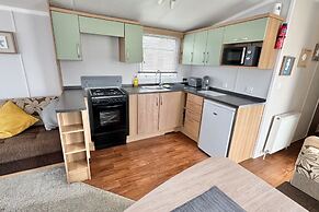 Statichomesleeps6-lakeview-petsok-balcony-parking