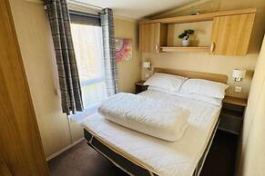 Statichome-sleeps6-lakeview-balcony-parking-petsok