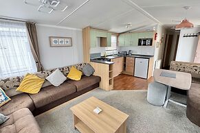 Statichomesleeps6-lakeview-petsok-balcony-parking