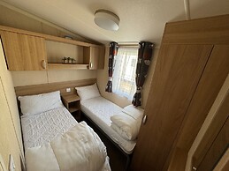 Statichomesleeps6-lakeview-petsok-balcony-parking