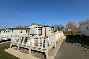 Statichomesleeps6-lakeview-petsok-balcony-parking