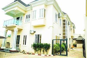 LUXE APARTMENTS