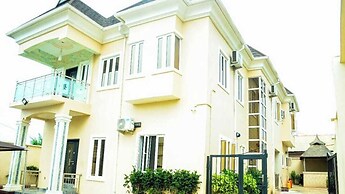LUXE APARTMENTS