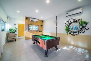 Cozy gray garden
