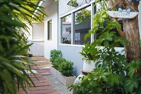 Cozy gray garden