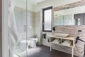 Lual Bleisure Hotel