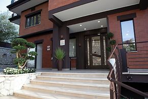 Lual Bleisure Hotel