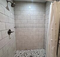 Walk to Beach Pool Sleeps 6!