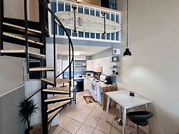 Walk to Beach Pool Sleeps 6!