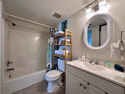 Walk to Beach Pool Sleeps 6!