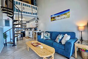 Walk to Beach Pool Sleeps 6!