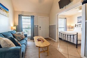 Walk to Beach Pool Sleeps 6!