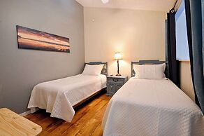 Walk to Beach Pool Sleeps 6!