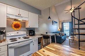 Walk to Beach Pool Sleeps 6!