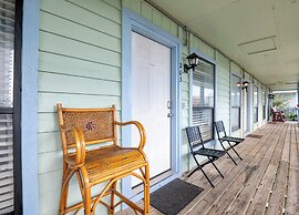 Walk to Beach Pool Sleeps 6!