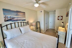 Walk to Beach Pool Sleeps 6!