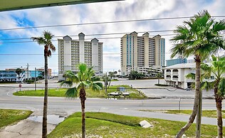 Walk to Beach Pool Sleeps 6!