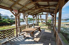 Walk to Beach Pool Sleeps 6!