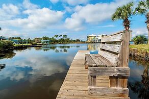 Walk to Beach Pool Sleeps 6!