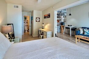 Walk to Beach Pool Sleeps 6!