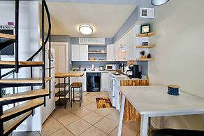 Walk to Beach Pool Sleeps 6!