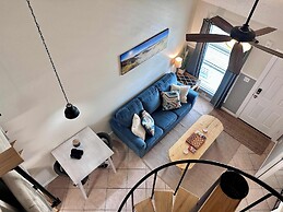 Walk to Beach Pool Sleeps 6!