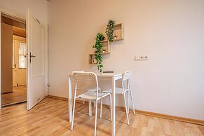 Amazing 1BR-1LR Apt. 7-Min to Stadthalle