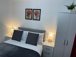 Free Parking/city Centre/long Stay/local Stores