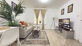 Free Parking/city Centre/long Stay/local Stores