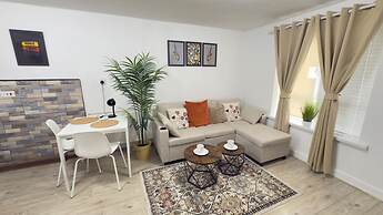 Free Parking/city Centre/long Stay/local Stores