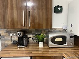 Free Parking/city Centre/long Stay/local Stores