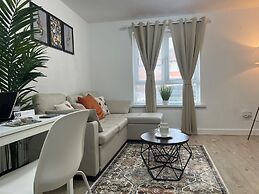 Free Parking/city Centre/long Stay/local Stores