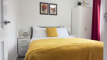 Free Parking/city Centre/long Stay/local Stores