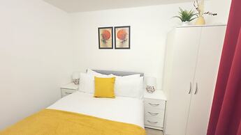 Free Parking/city Centre/long Stay/local Stores