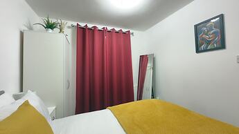 Free Parking/city Centre/long Stay/local Stores