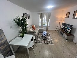 Free Parking/city Centre/long Stay/local Stores