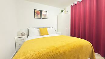 Free Parking/city Centre/long Stay/local Stores