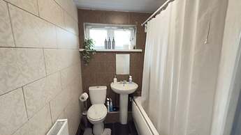 Free Parking/city Centre/long Stay/local Stores