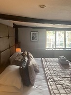 The Red Lion & Cellar Room
