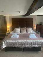 The Red Lion & Cellar Room