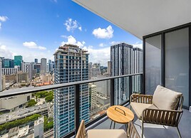 Skyline Chic Downtown Studio Getaway