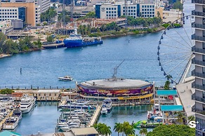 Skyline Chic Downtown Studio Getaway