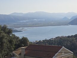ELKORINI VILLA