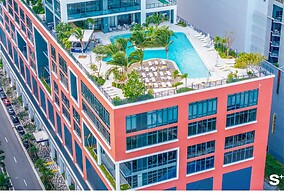 Modern DTW Miami Escape with Water Views