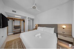 Modern DTW Miami Escape with Water Views