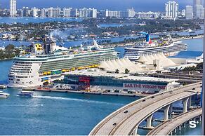 Modern DTW Miami Escape with Water Views