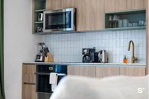 Modern DTW Miami Escape with Water Views