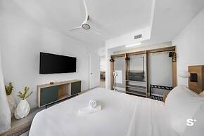 Modern DTW Miami Escape with Water Views